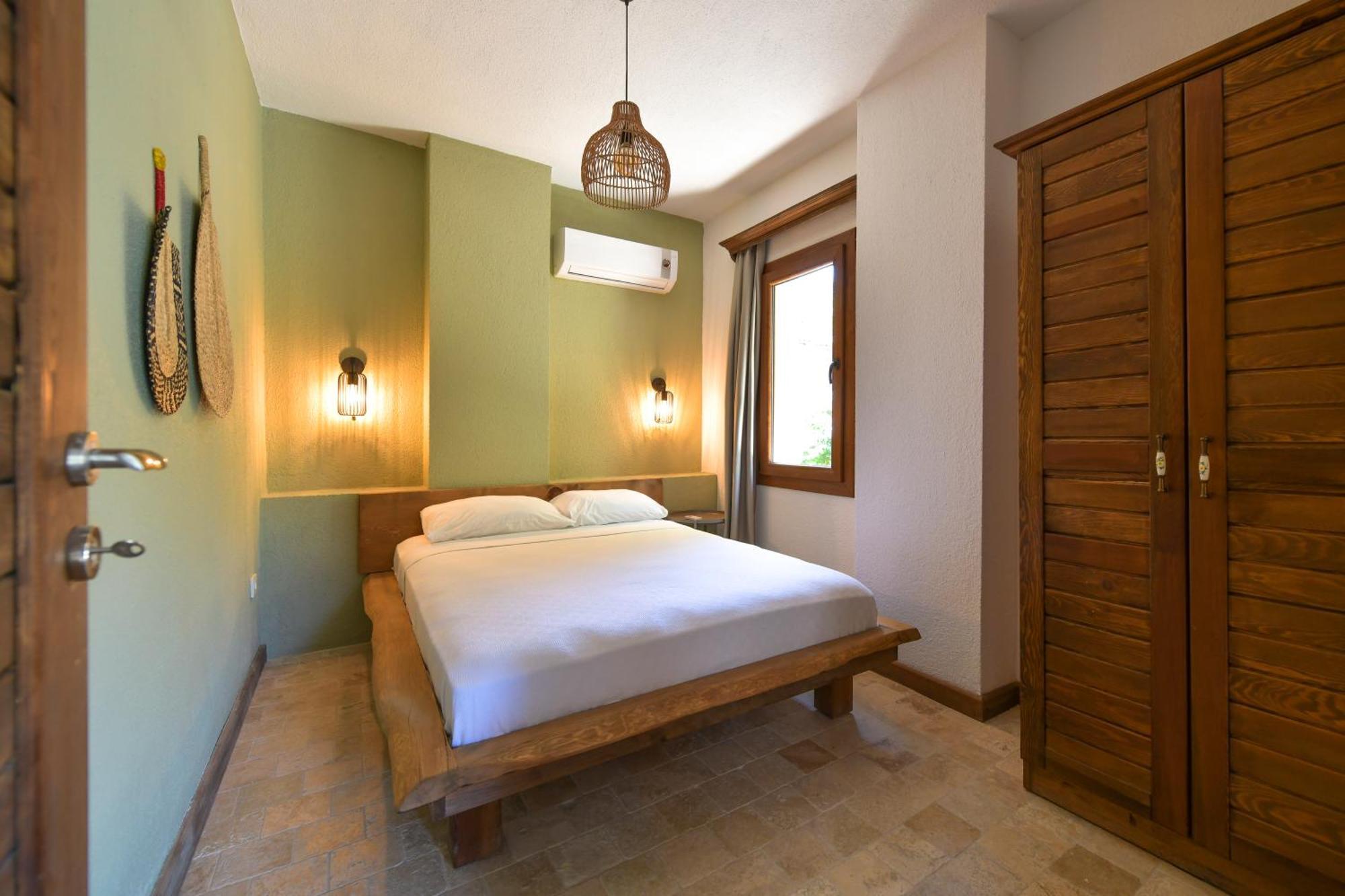 Okapi Suites Ula Exterior photo