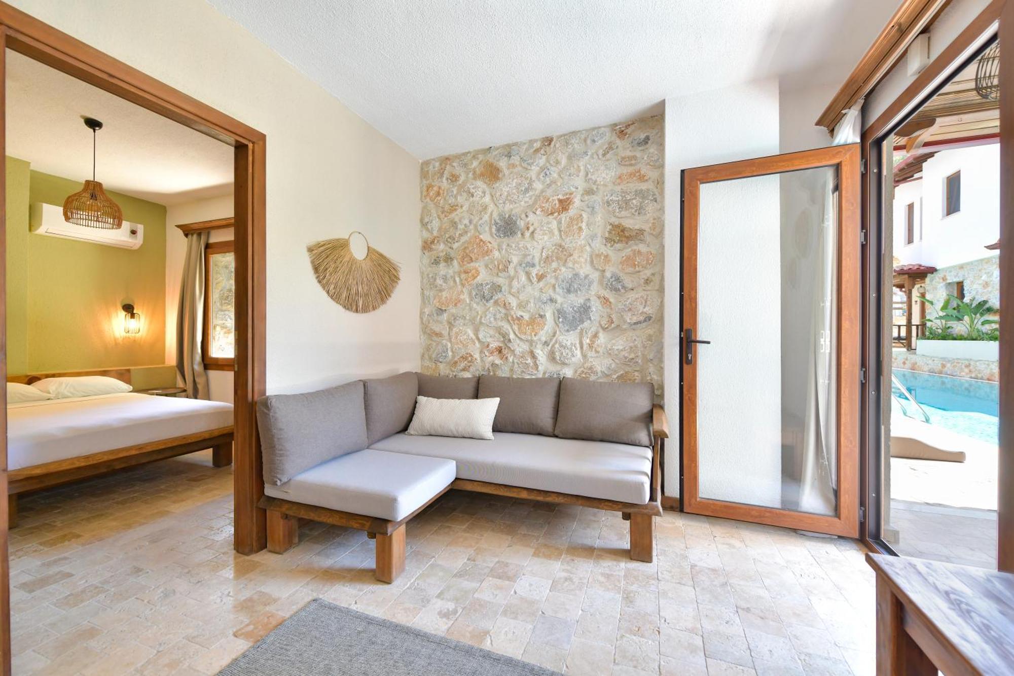Okapi Suites Ula Exterior photo